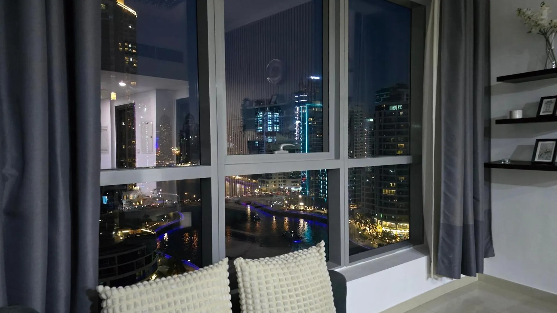 Amazing 1Br Apartment With Dubai Marina View And Pool View --- Next To Jbr Beach---Opp Jbr Tram Station
