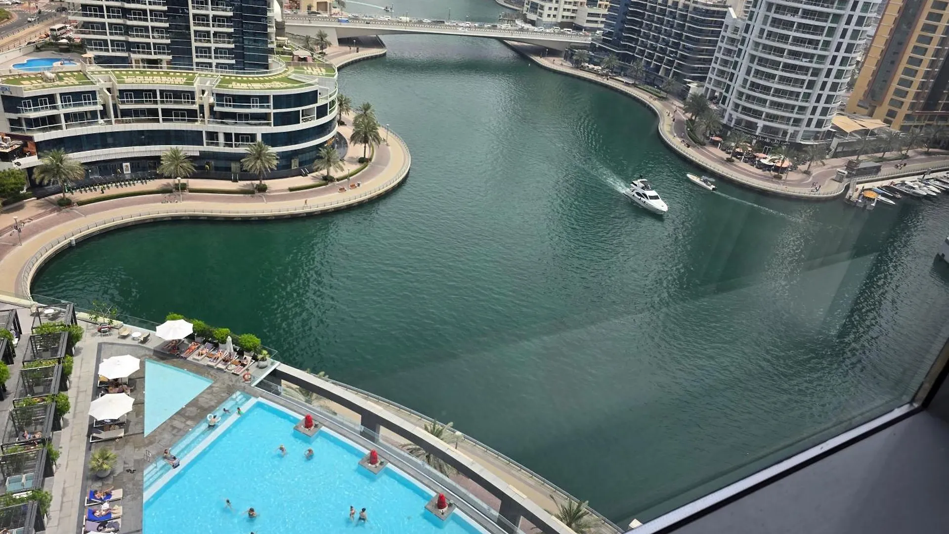Amazing 1Br Apartment With Dubai Marina View And Pool View --- Next To Jbr Beach---Opp Jbr Tram Station
