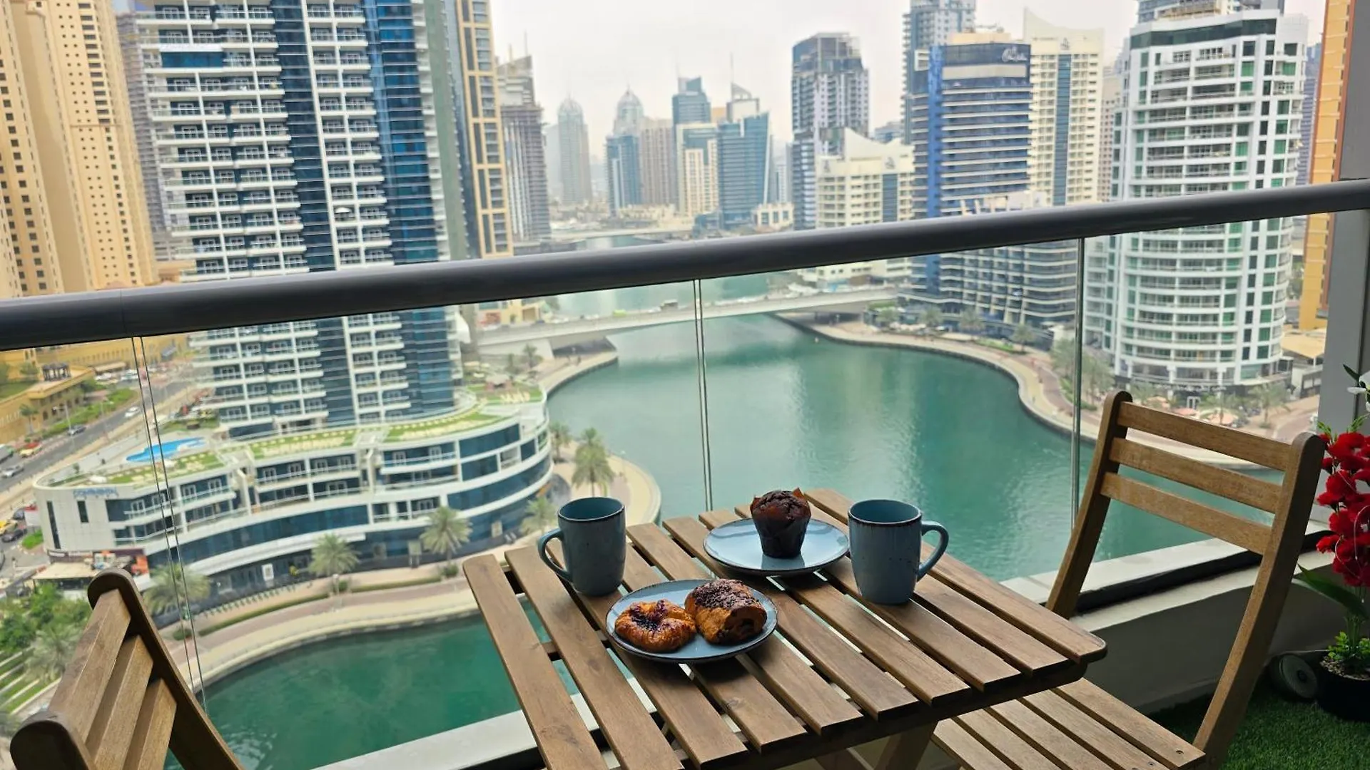 Amazing 1Br Apartment With Dubai Marina View And Pool View --- Next To Jbr Beach---Opp Jbr Tram Station