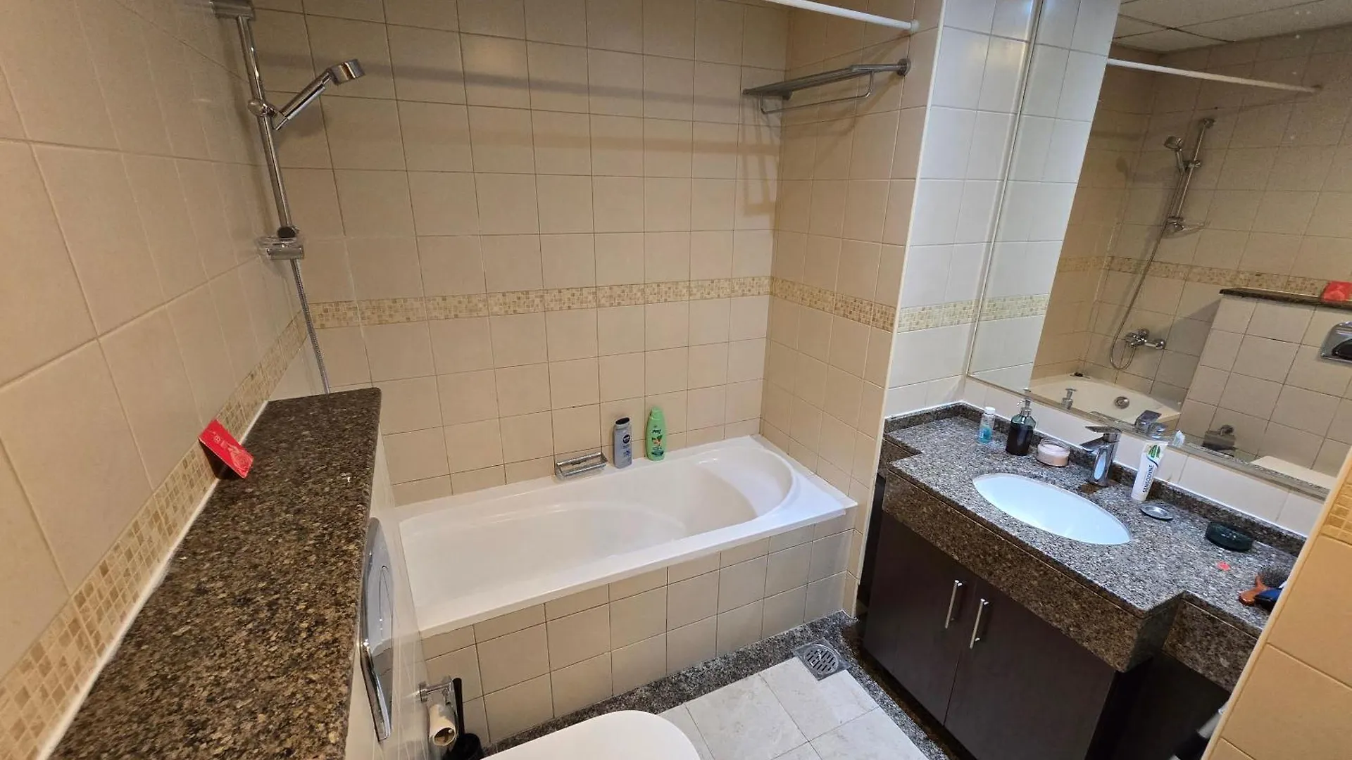 Amazing 1Br Apartment With Dubai Marina View And Pool View --- Next To Jbr Beach---Opp Jbr Tram Station